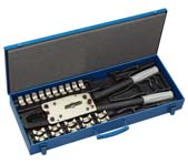 • Con compartimento para alojar las matrices.