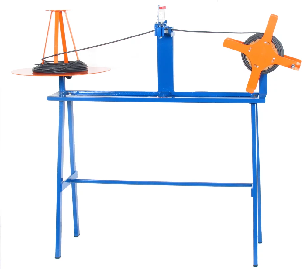 • Aparato de medir y bobinar cabo manual.<br />• Para cables de 1 a 16 mm. Ø<br />• <b>Con medidor M20 homologable</b><br>• Con desenroladora, referencia 76.86.20<br> • Con plato receptor de 500 mmØ y  350 mm de altura.<br> • Capacidad máxima de 30 Kg.<br />• bobinadora con núcleo de aco regulable de 140 mm. Ø ate de 300 mm. Ø y ancho de 100 mm.<br />